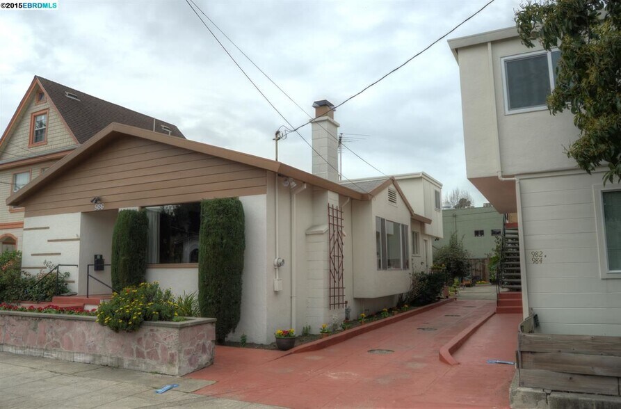 More Photos Of 986 Kains Ave, Albany Apartments For Sale