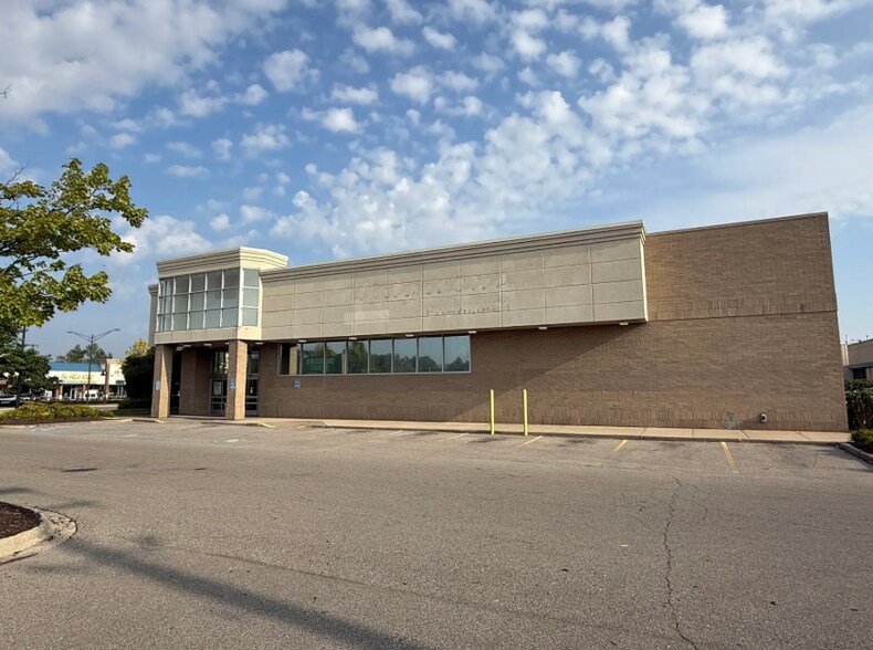More Photos Of 13550 W 9 Mile Rd, Oak Park Freestanding For Lease