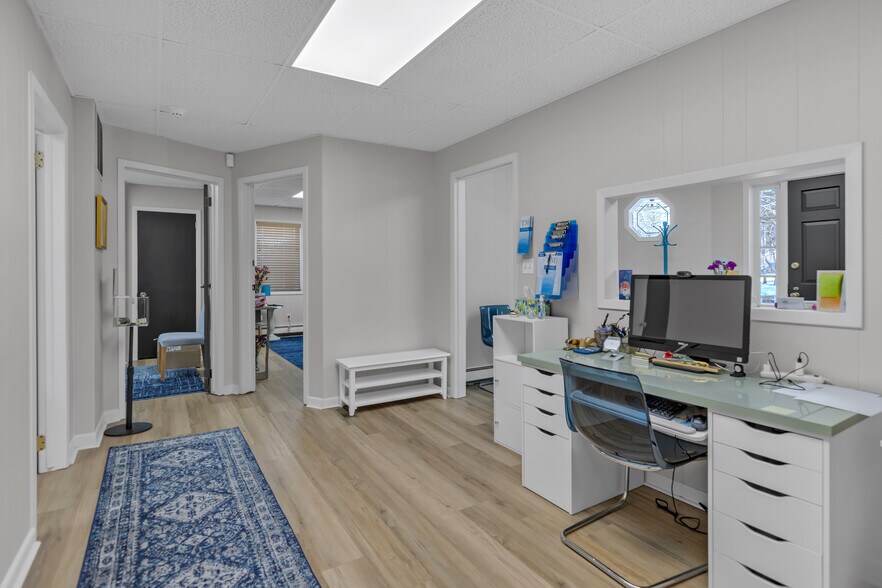 More Photos Of 100 E Carver St, Huntington Loft Creative Space For Lease