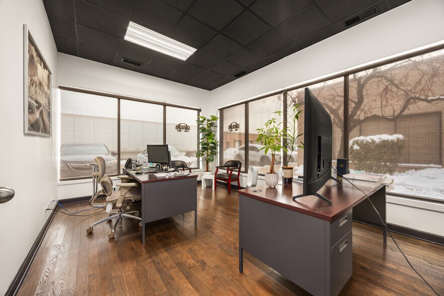 More Photos Of 304 Howard Ave, Des Plaines Light Distribution For Sale