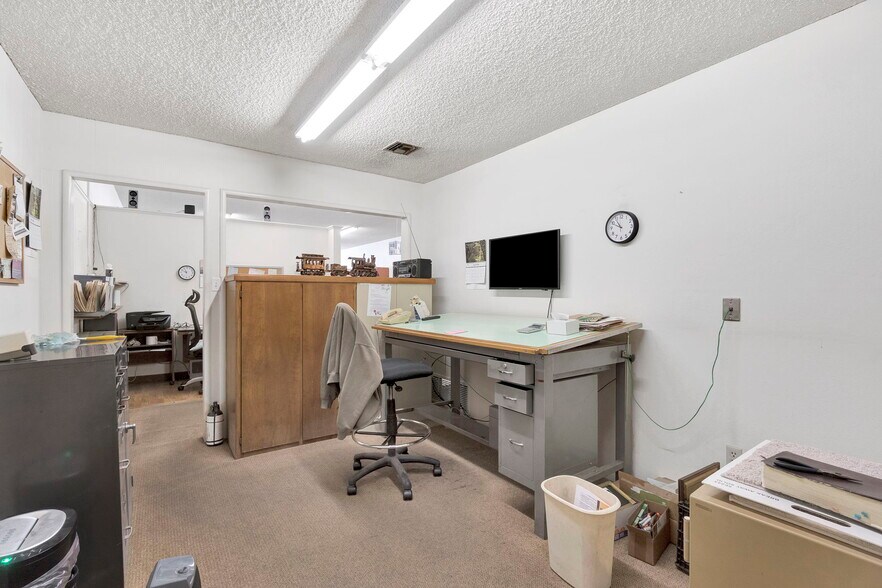 More Photos Of 230 S K St, Dinuba Storefront For Sale