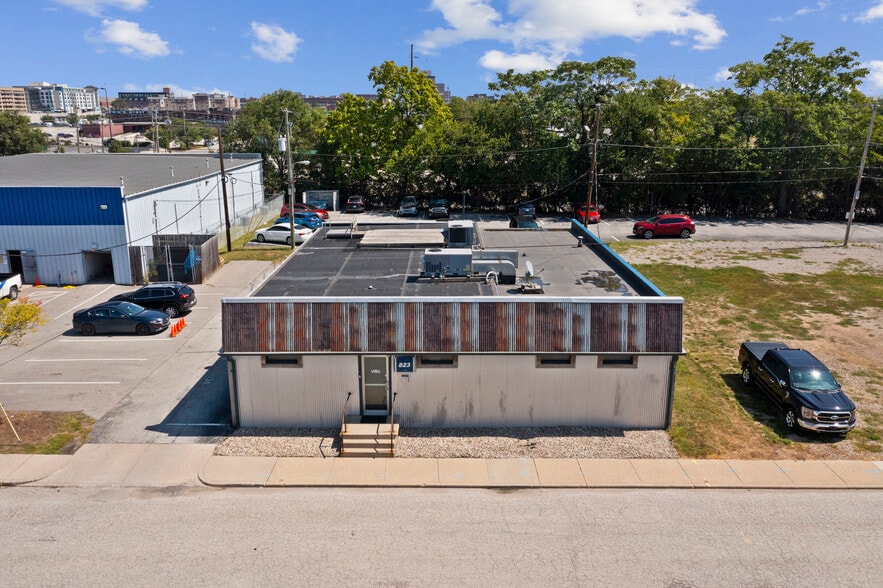 More Photos Of 823 Chadwick St, Indianapolis Storefront Retail Office For Lease