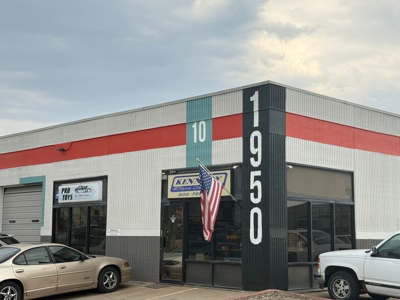 More Photos Of 1855 W Union Ave, Englewood Unknown For Lease