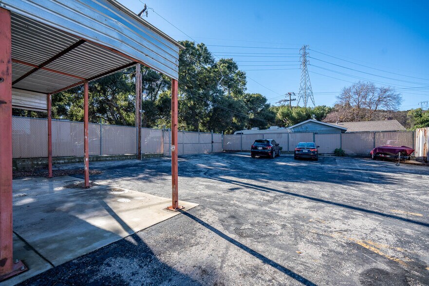 More Photos Of 23638 Pine St, Newhall Service For Sale