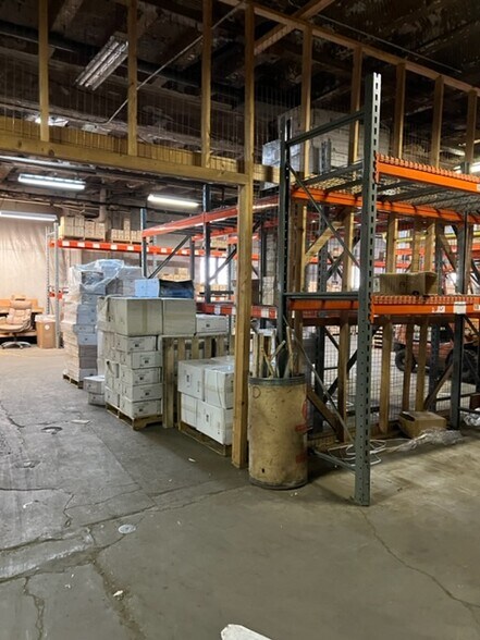 More Photos Of 824 Noyes St, Utica Manufacturing For Sale