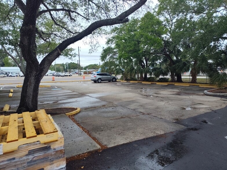 More Photos Of 4801 66th St N, Kenneth City Mixed Retail For Sale