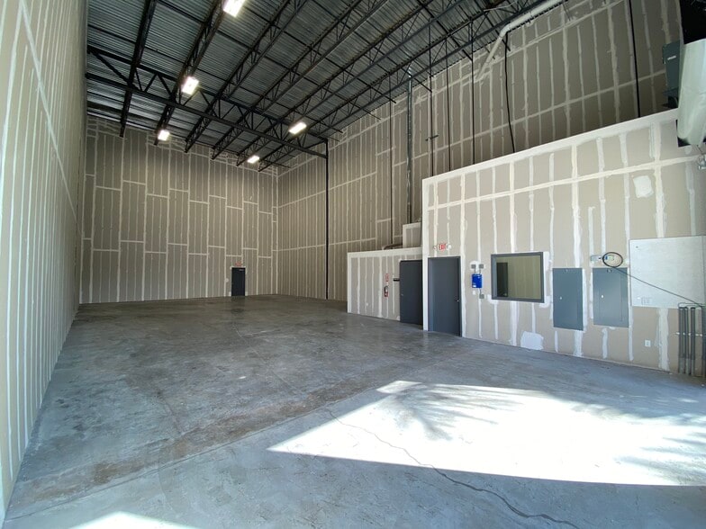 More Photos Of 7451 Riviera Blvd, Miramar Unknown For Lease