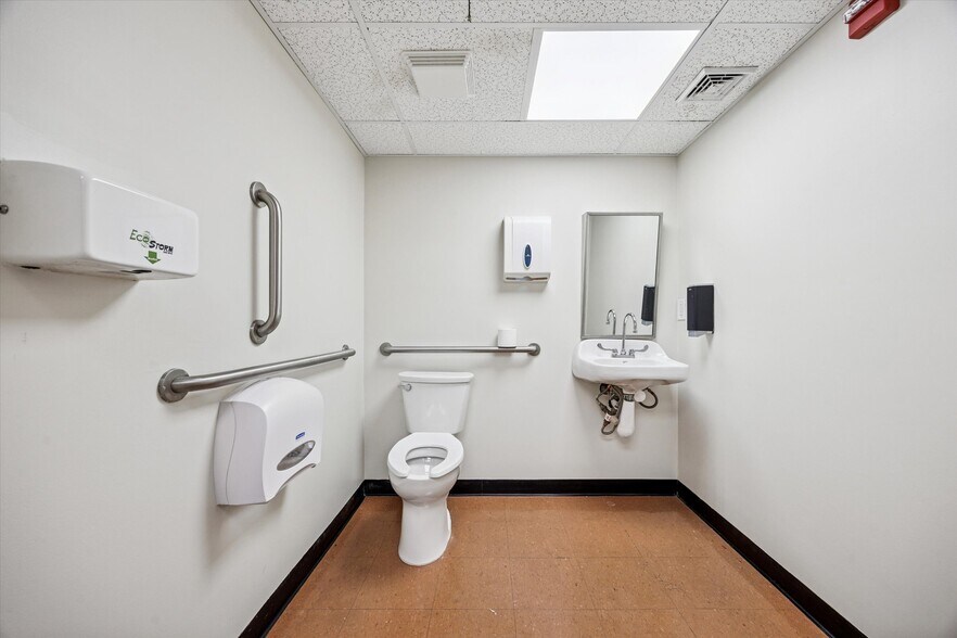 More Photos Of 6712-6714 Rising Sun Ave, Philadelphia Medical For Sale