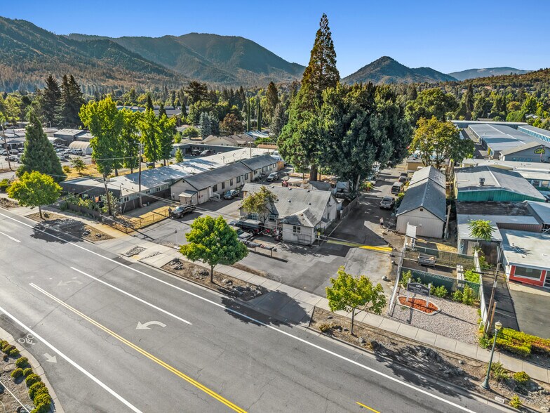 More Photos Of 1275 Rogue River Hwy, Grants Pass Manufactured Housing Mobile Home Park For Sale