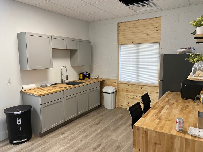 More Photos Of 135 Benning St, Destin Office For Lease