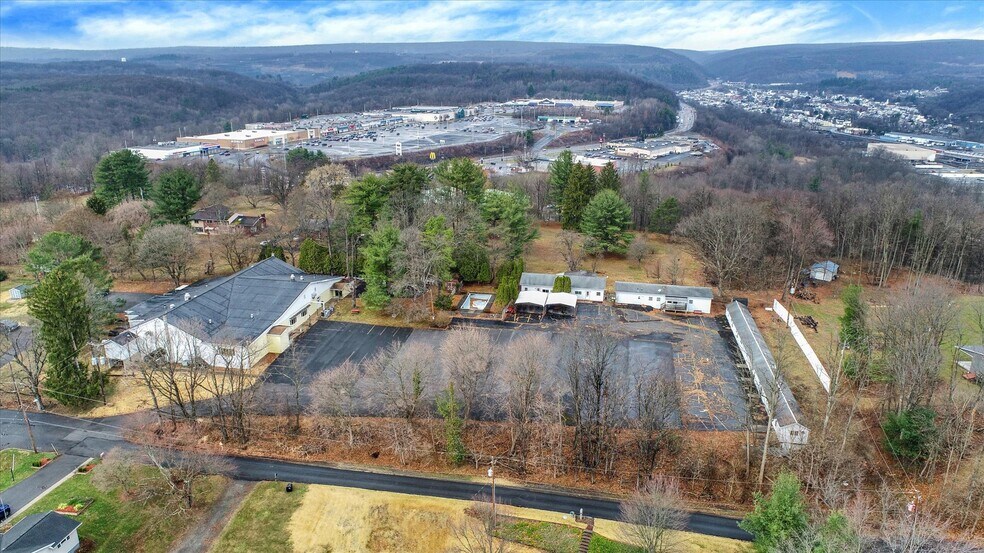 More Photos Of 145 Chamberlaine Ave, Pottsville Flex For Sale
