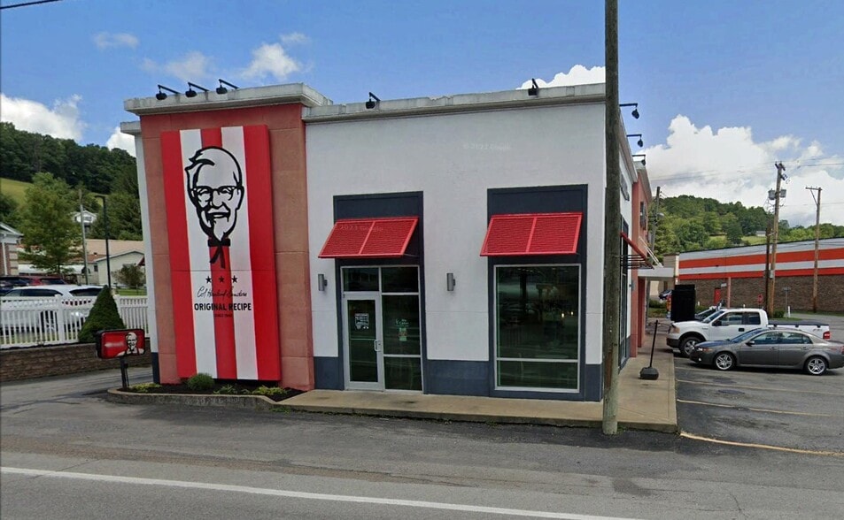 Primary Photo Of 104 N Pike St, Grafton Fast Food For Sale