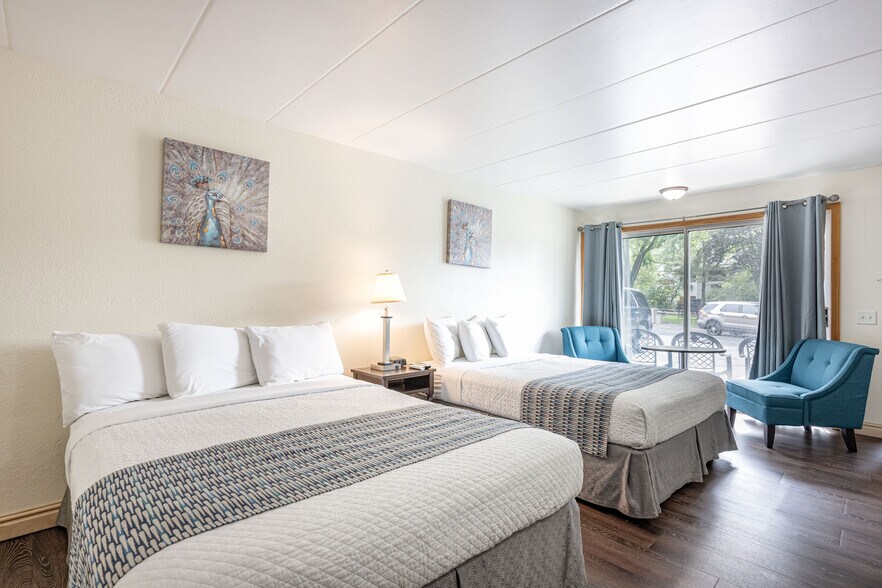 More Photos Of 1116 Broadway, Wisconsin Dells Hotel For Sale