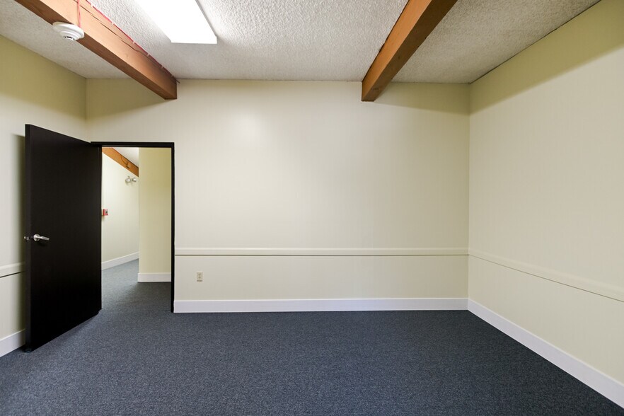 More Photos Of 1111 W Town and Country Rd, Orange Business Park For Lease