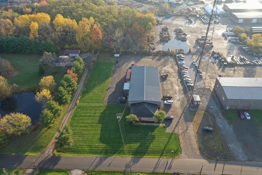 More Photos Of 3822 Victory Ave, Louisville Warehouse For Lease