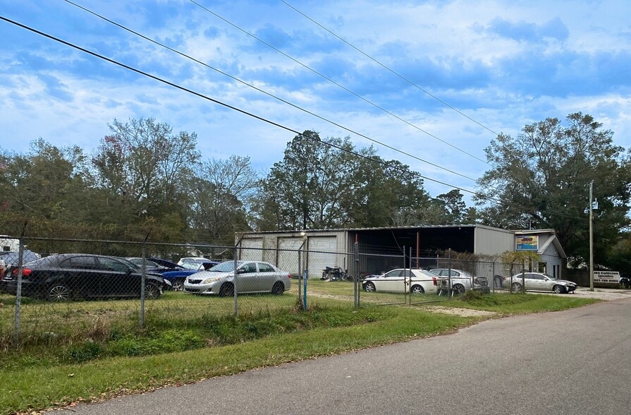 More Photos Of 105 S Columbia St, Picayune Auto Repair For Sale