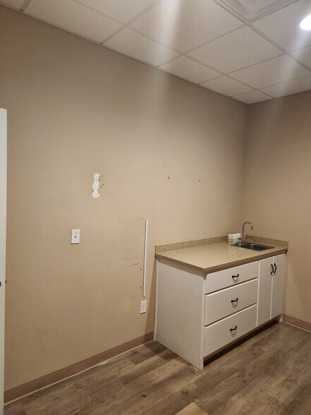 More Photos Of 410-480 W Cherry St, Jesup General Retail For Lease