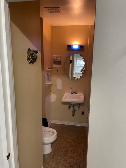 More Photos Of 120 E 36th St, New York Medical For Sale
