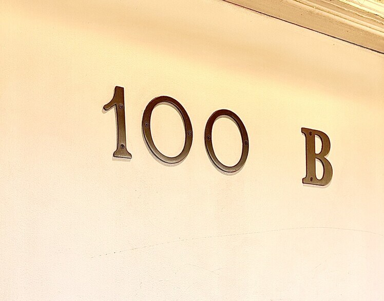 More Photos Of 100 Barrington Walk, Los Angeles Storefront Retail Office For Lease