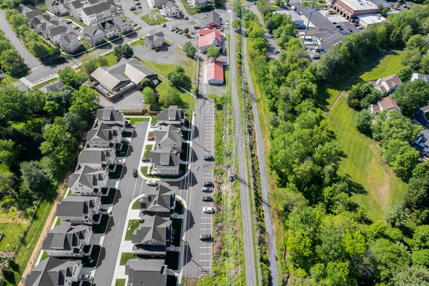 More Photos Of 20704 Ashburn Rd, Ashburn Unknown For Lease