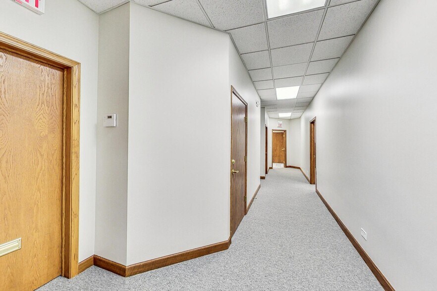 More Photos Of 28085 N Ashley Cir, Libertyville Medical For Lease