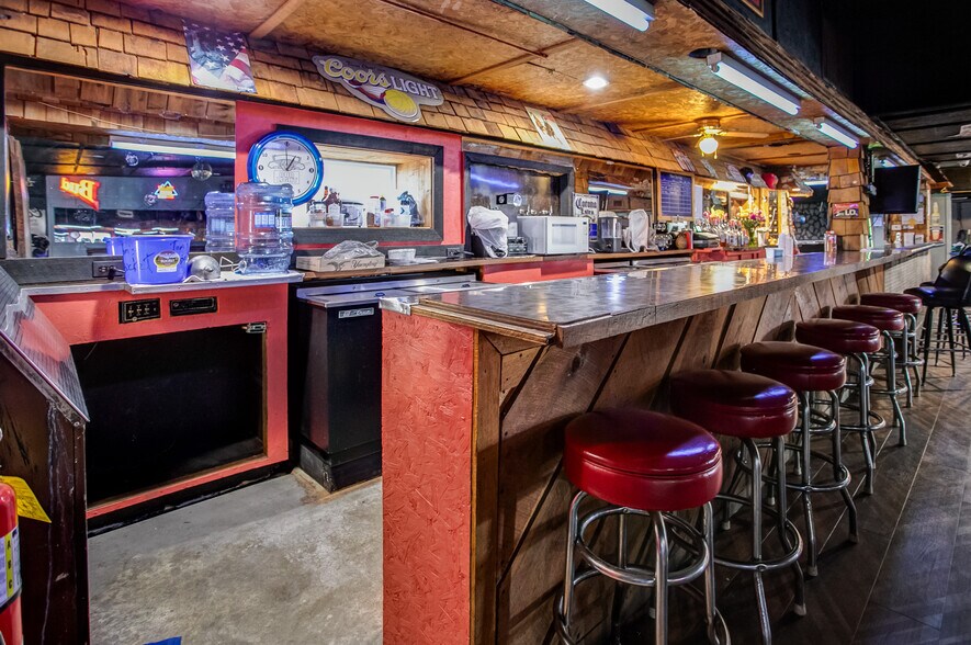 More Photos Of 220 N Old Route 66, Litchfield Restaurant For Sale