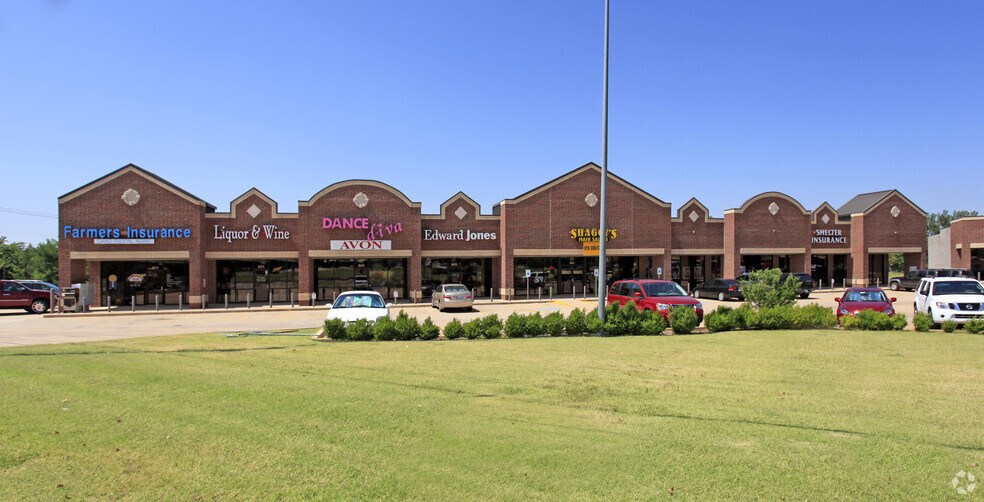 More Photos Of 701-877 S Mustang Rd, Yukon Unknown For Lease