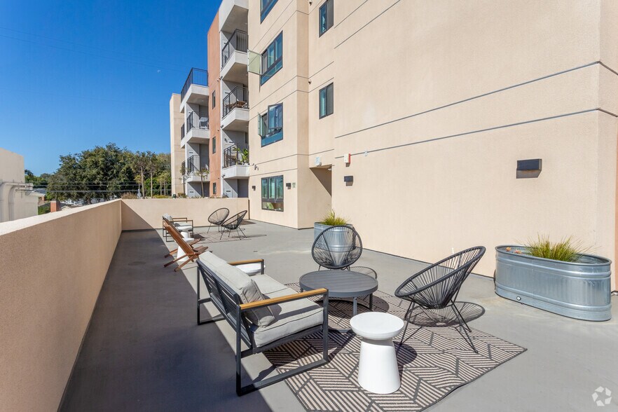 More Photos Of 11701 W Gateway Blvd, Los Angeles Apartments For Lease