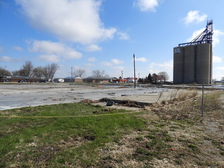 More Photos Of 101 Lincoln St NE, Bondurant Industrial For Lease