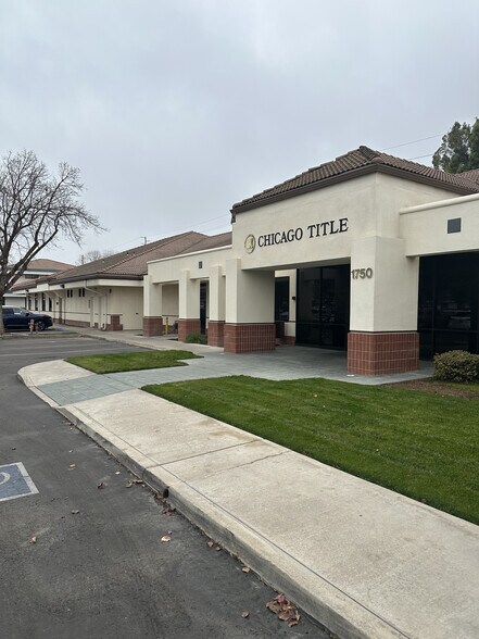 More Photos Of 220 S Akers St, Visalia Medical For Sale