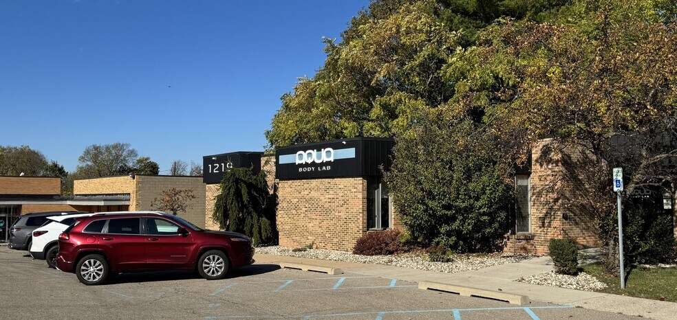 More Photos Of 1219 E Saginaw St, Lansing Medical For Sale