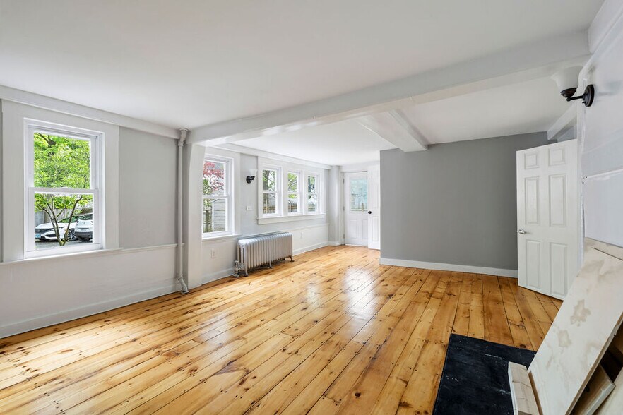 More Photos Of 3 Portsmouth Ave, Exeter General Retail For Sale