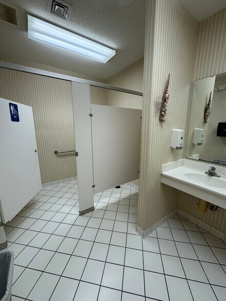 More Photos Of 4589 Oleander Dr, Myrtle Beach Office For Sale