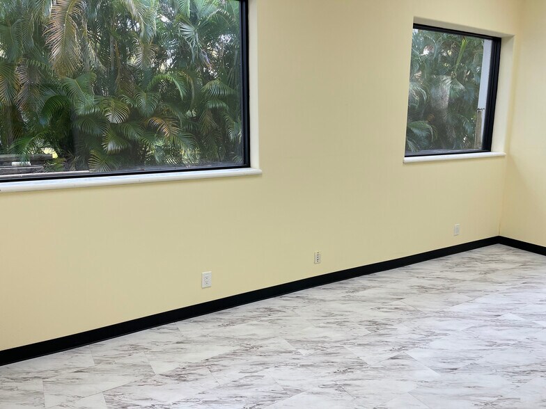More Photos Of 3120-3131 E Riverside Dr, Fort Myers Research And Development For Lease