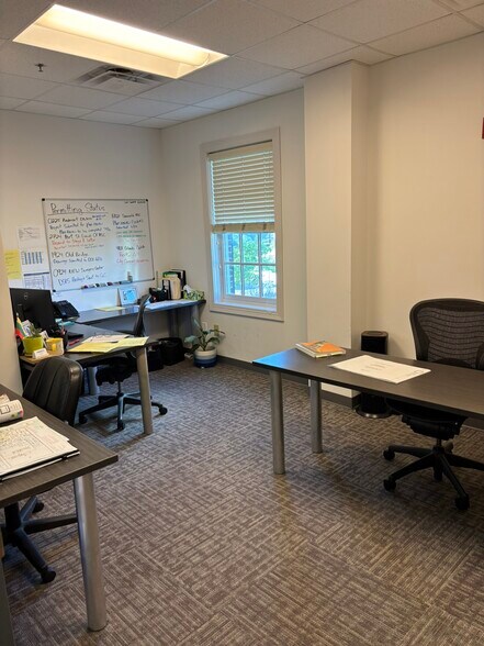 More Photos Of 100 Country Club Dr, Hendersonville Medical For Lease