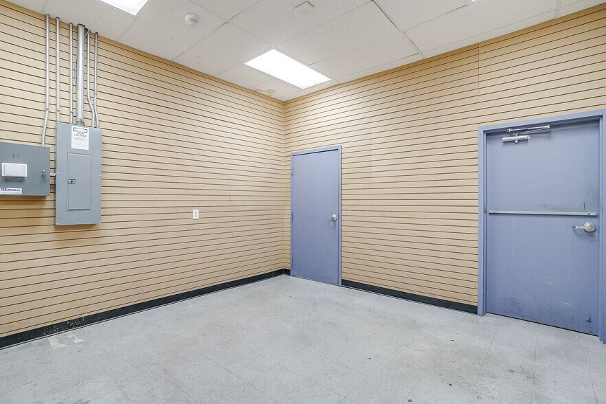 More Photos Of 1714 Precinct Line Rd, Hurst Unknown For Lease