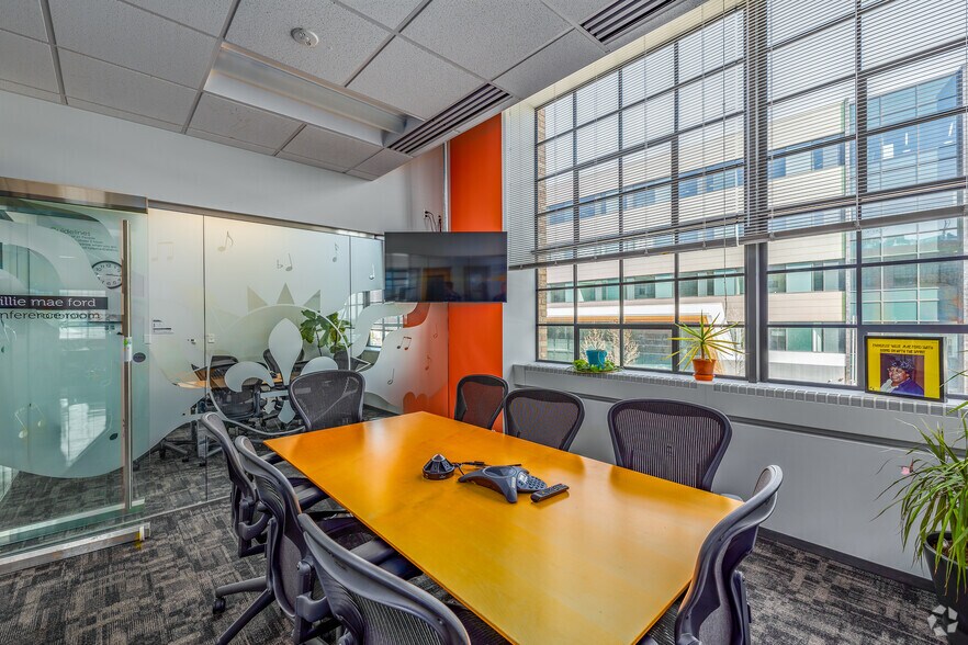 More Photos Of 4220 Duncan Ave, Saint Louis Office For Lease