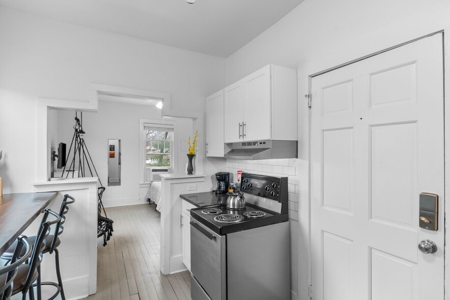 More Photos Of 33 Vance Ave, Black Mountain Apartments For Sale