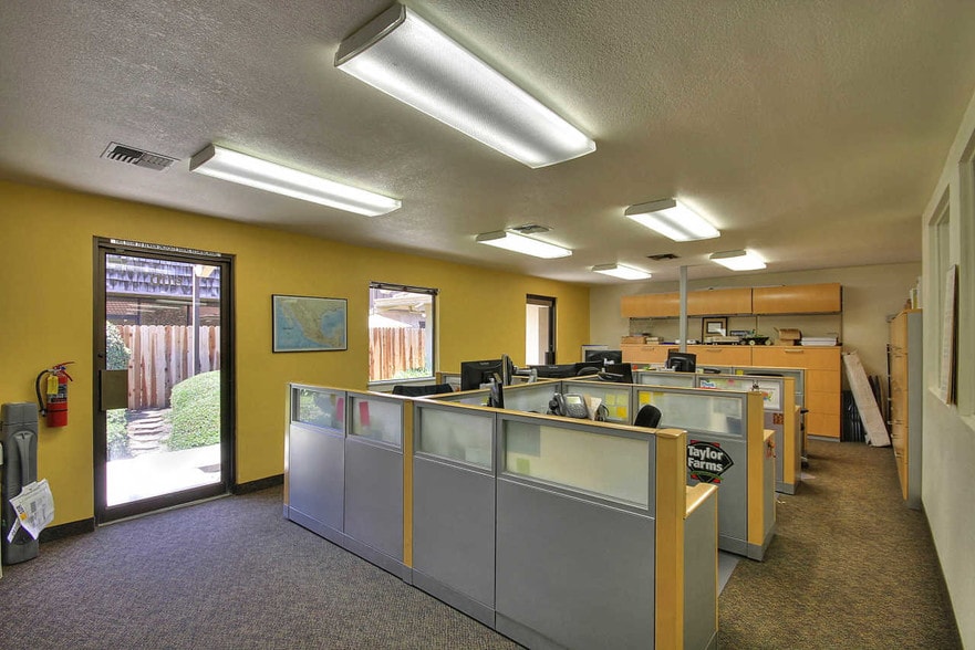 More Photos Of 911-915 Blanco Cir, Salinas Office For Lease