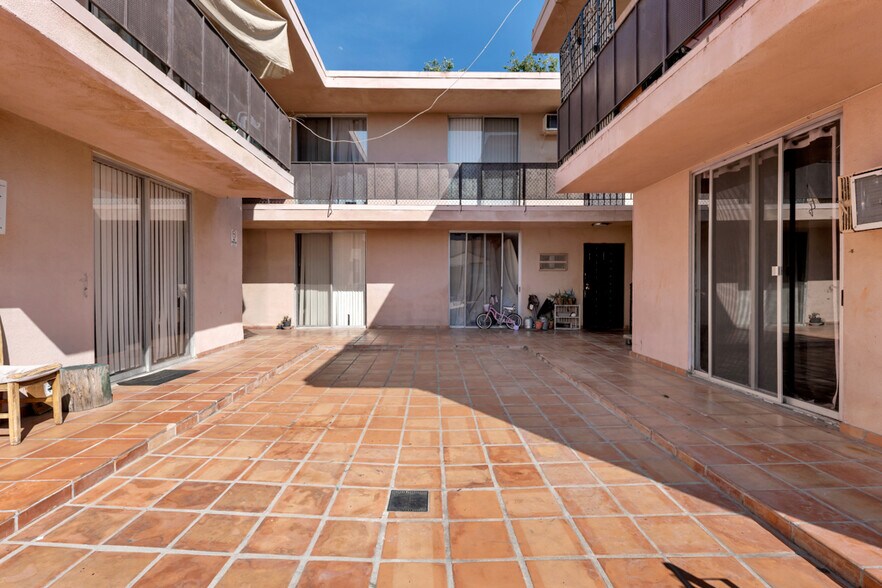 More Photos Of 729 Raleigh St, Glendale Apartments For Sale