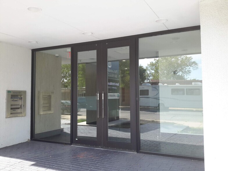 More Photos Of 6232 N Pulaski Rd, Chicago Office For Sale