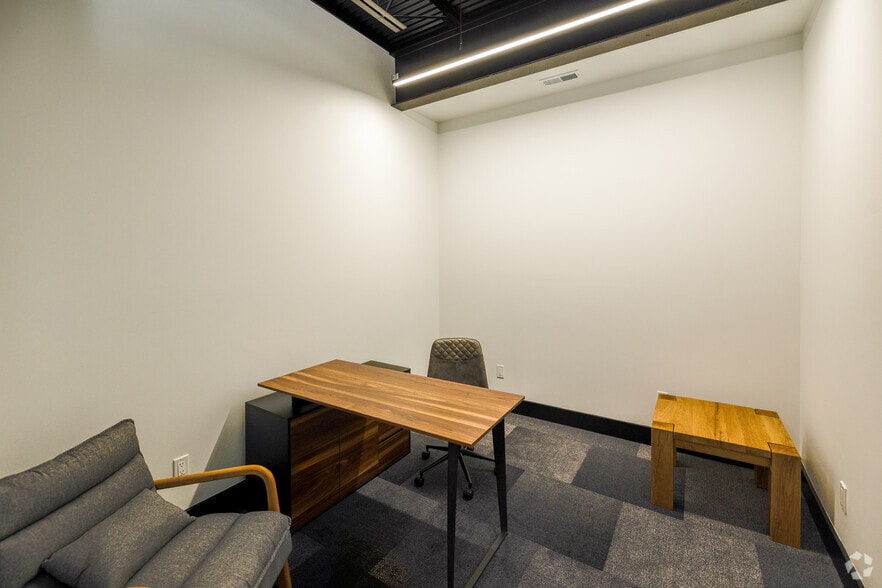 More Photos Of 220 W Bridge St, Dublin Office For Lease