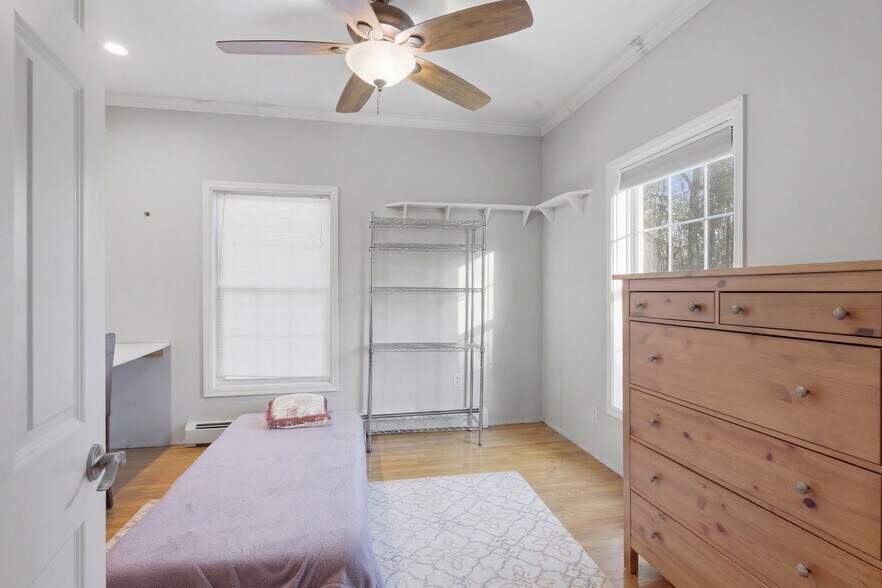 More Photos Of 106 Newport Bridge Rd, Warwick Multifamily For Sale