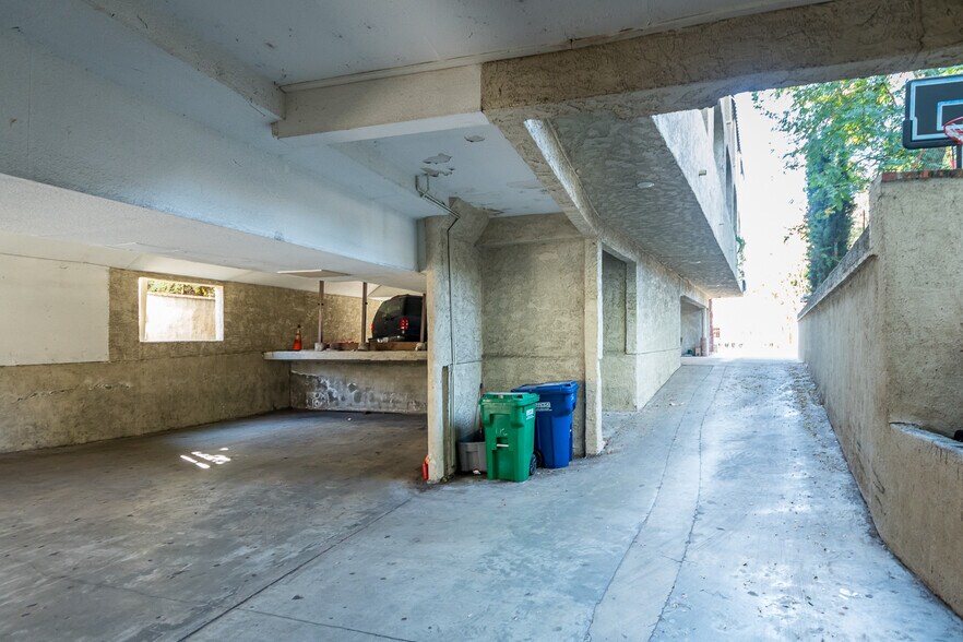 More Photos Of 1112 S Adams St, Glendale Apartments For Sale