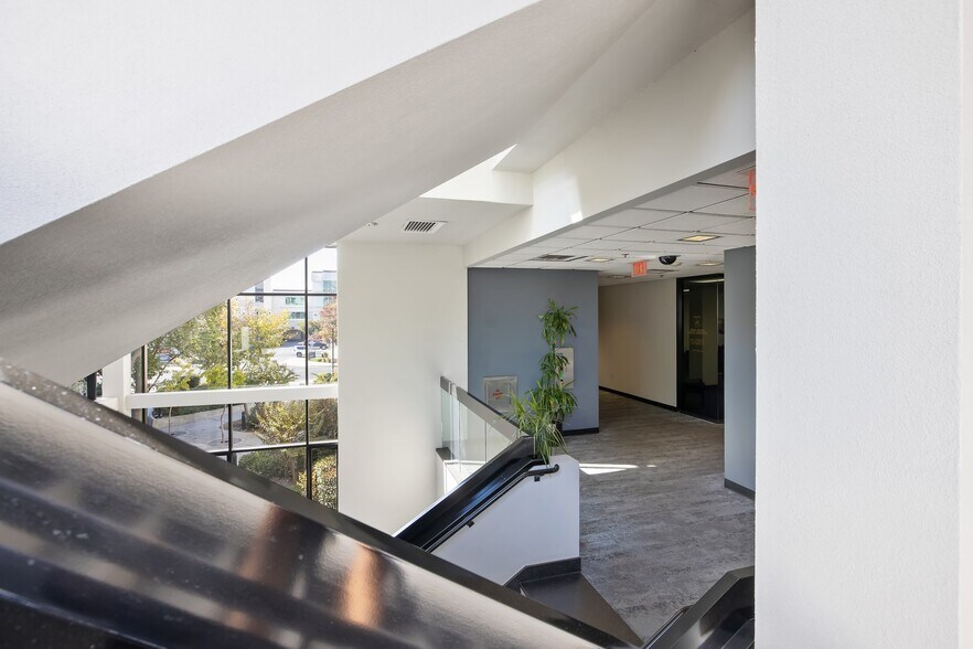 More Photos Of 100 Willow Plz, Visalia Medical For Sale