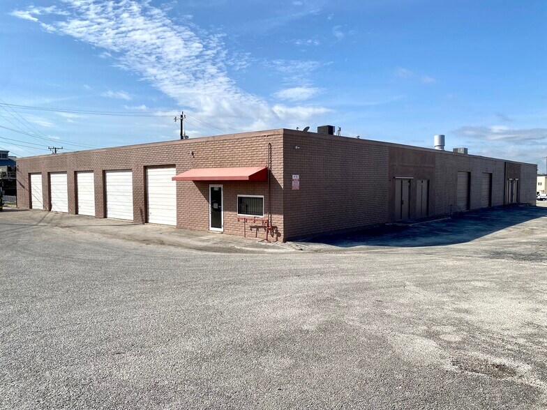 More Photos Of 5508-5516 Brewster St, San Antonio Warehouse For Lease