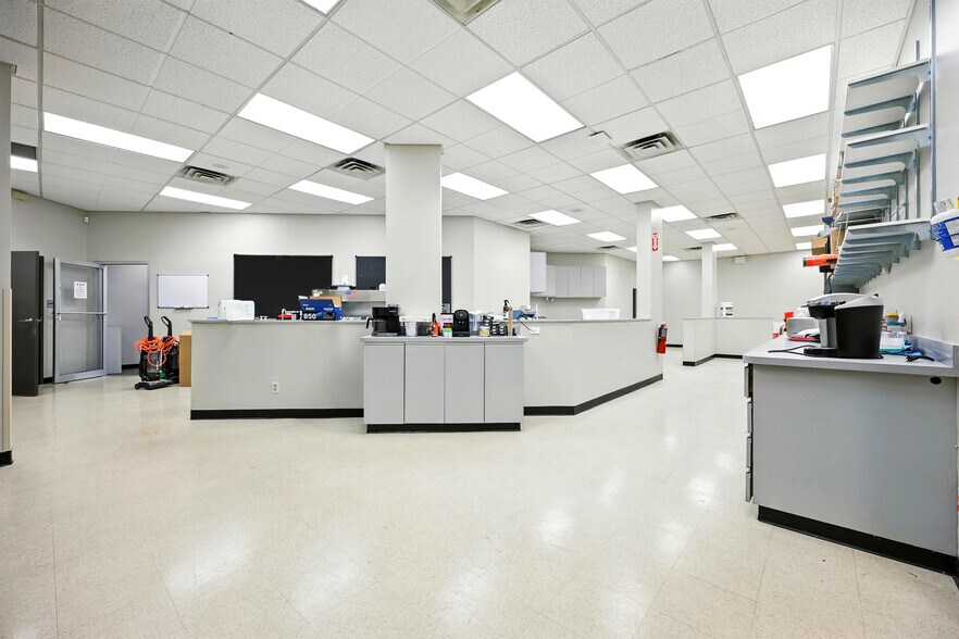 More Photos Of 9480 Arlington Expy, Jacksonville Freestanding For Sale