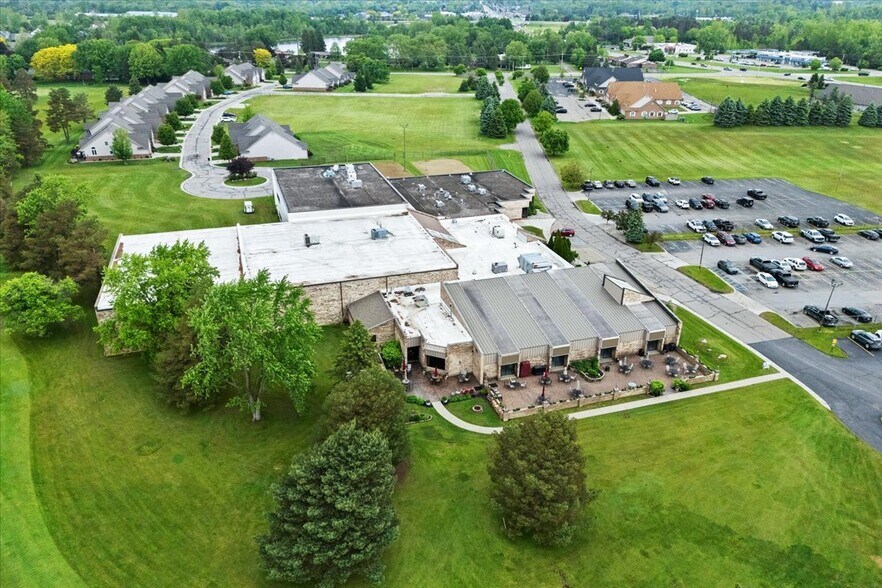 More Photos Of 2140 Fairway Dr, Davison Sports And Entertainment For Sale