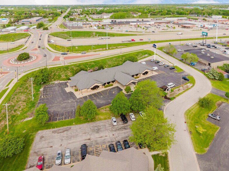More Photos Of 1875 West Pointe Dr, Oshkosh Medical For Sale