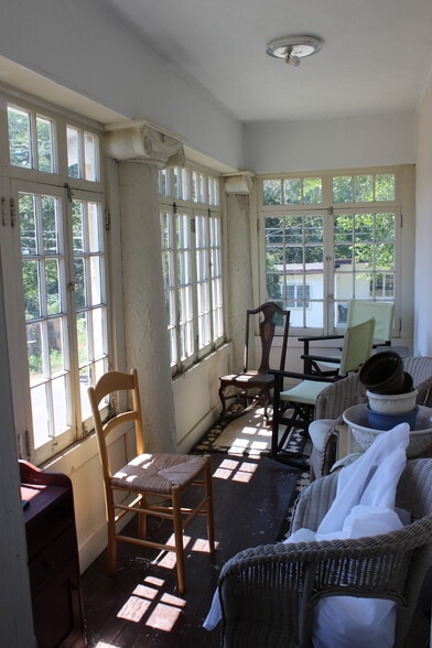 More Photos Of 88 Bradley Rd, Woodbridge Office For Sale